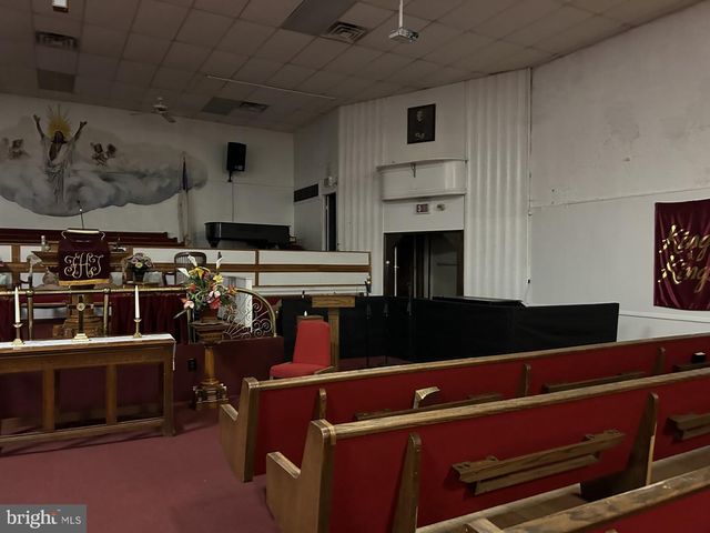 2711 RIVER RD, Camden, NJ 08105