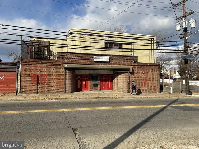 2711 RIVER RD, Camden, NJ 08105