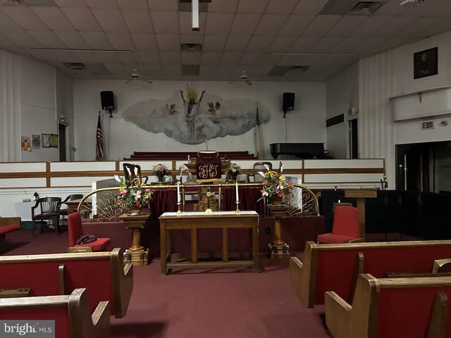 2711 RIVER RD, Camden, NJ 08105