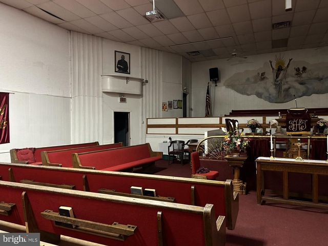 2711 RIVER RD, Camden, NJ 08105