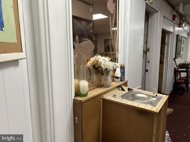 2711 RIVER RD, Camden, NJ 08105