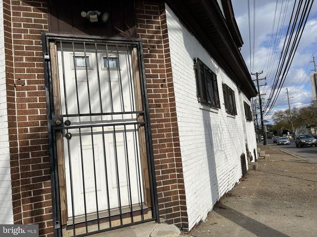 2711 RIVER RD, Camden, NJ 08105