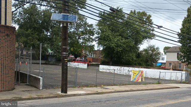 2711 RIVER RD, Camden, NJ 08105