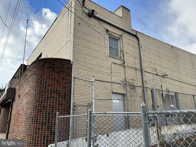 2711 RIVER RD, Camden, NJ 08105