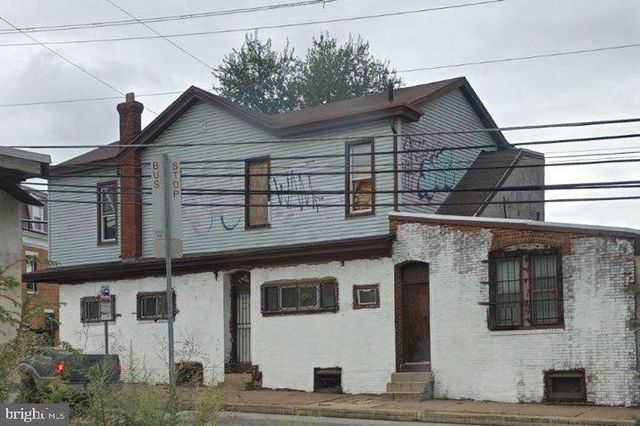 2711 RIVER RD, Camden, NJ 08105