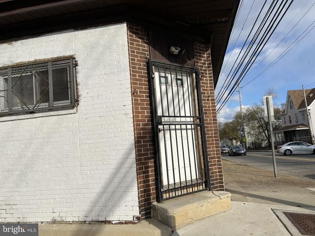 2711 RIVER RD, Camden, NJ 08105