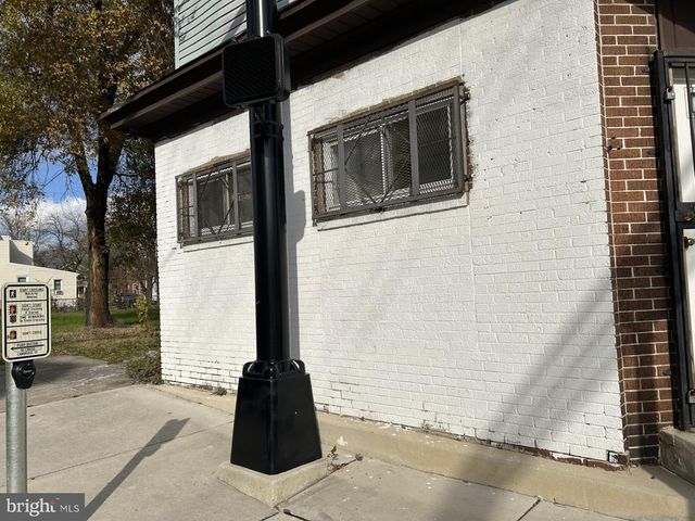 2711 RIVER RD, Camden, NJ 08105