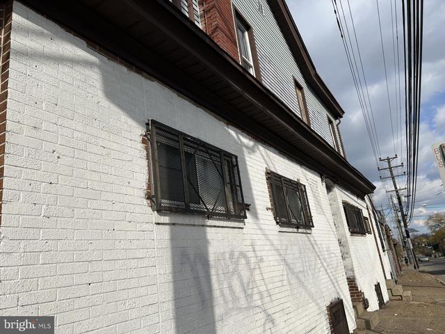 2711 RIVER RD, Camden, NJ 08105