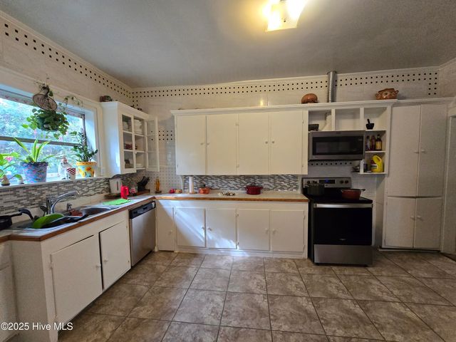 1014 N Independence Street, Kinston, NC 28501