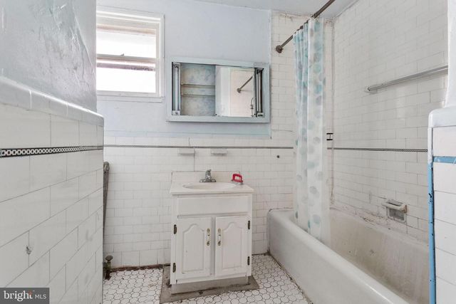 786 SMYLIE RD, Philadelphia, PA 19124