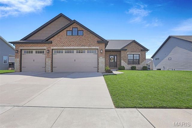 212 Meridian Oaks Drive, Glen Carbon, IL 62034