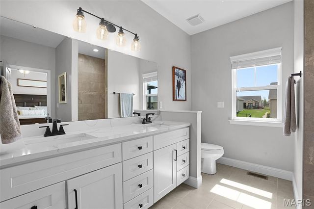 212 Meridian Oaks Drive, Glen Carbon, IL 62034