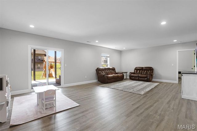 212 Meridian Oaks Drive, Glen Carbon, IL 62034