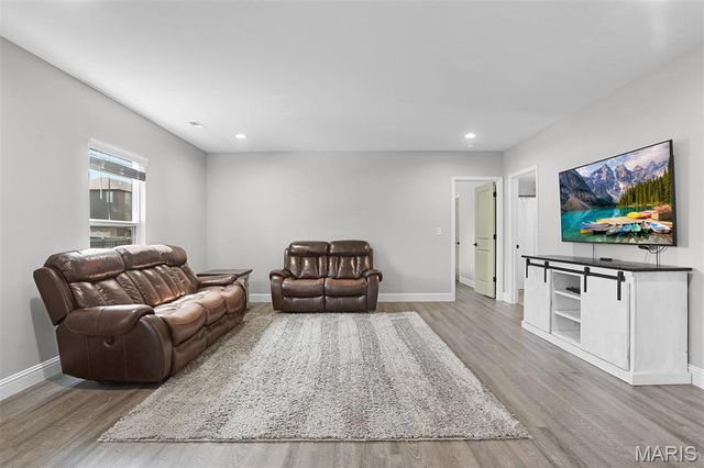 212 Meridian Oaks Drive, Glen Carbon, IL 62034