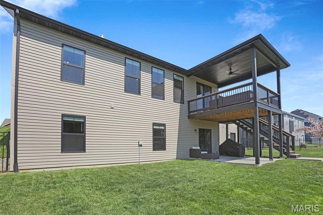 212 Meridian Oaks Drive, Glen Carbon, IL 62034