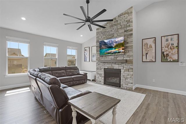 212 Meridian Oaks Drive, Glen Carbon, IL 62034