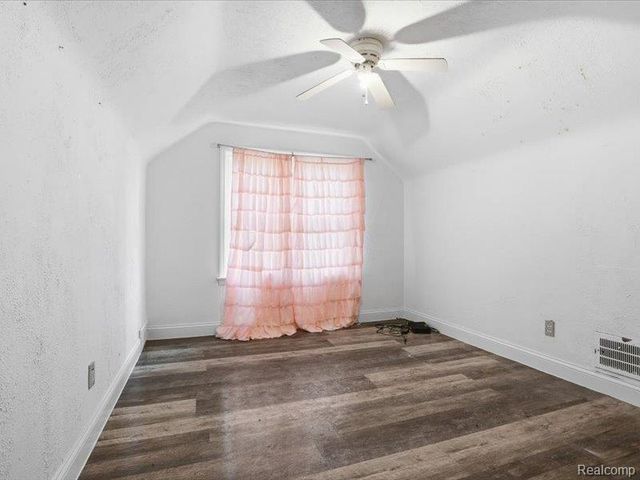 19417 Glastonbury Road, Detroit, MI 48219