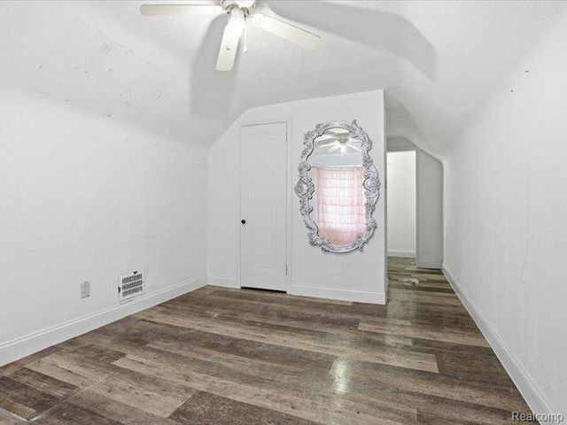 19417 Glastonbury Road, Detroit, MI 48219