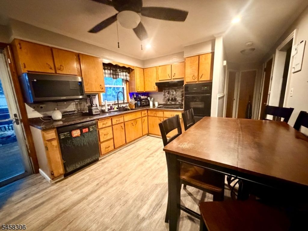 809 Rodgers Ct, Rahway City, NJ 07065 — photo 4