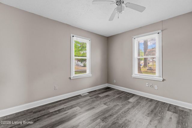 3328 Farnsley Rd, Louisville, KY 40216