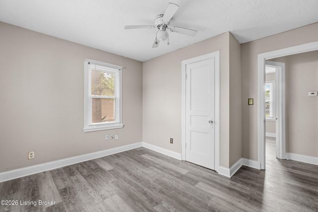 3328 Farnsley Rd, Louisville, KY 40216