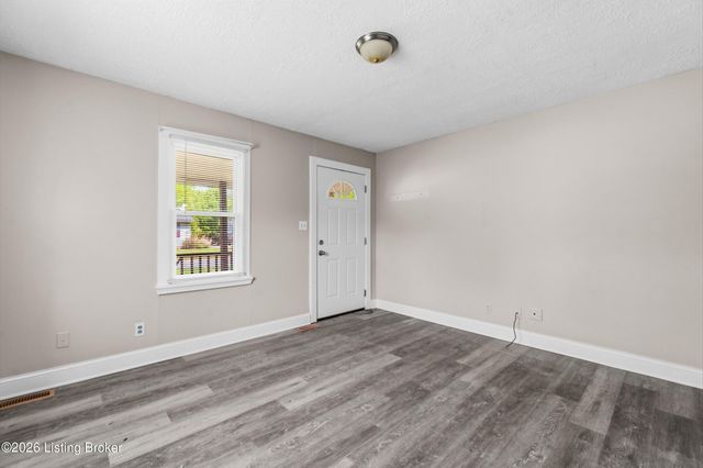 3328 Farnsley Rd, Louisville, KY 40216