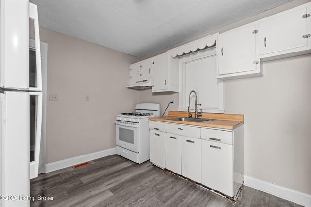 3328 Farnsley Rd, Louisville, KY 40216