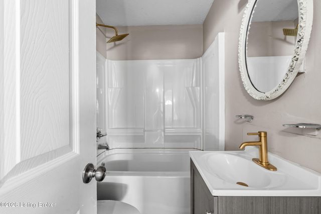 3328 Farnsley Rd, Louisville, KY 40216