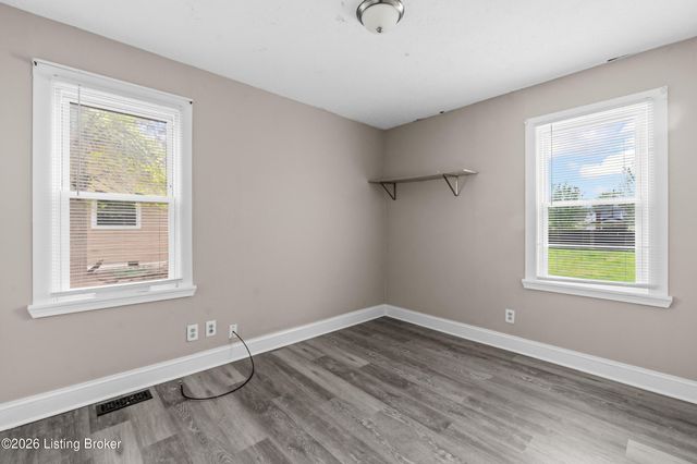 3328 Farnsley Rd, Louisville, KY 40216