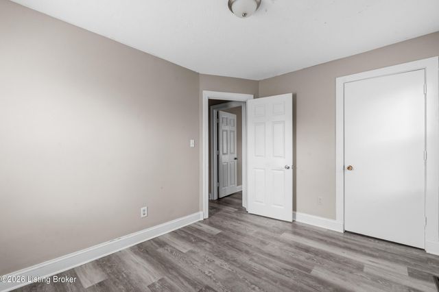 3328 Farnsley Rd, Louisville, KY 40216