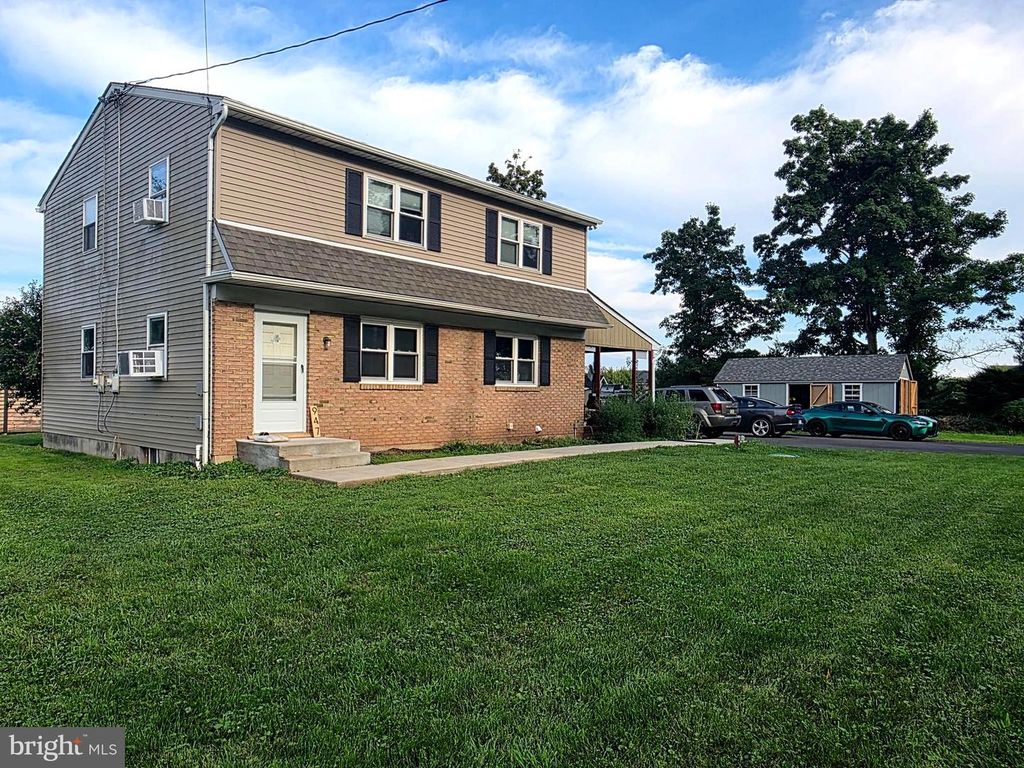 947 S OLD BETHLEHEM PIKE, QUAKERTOWN, PA 18951 — exterior