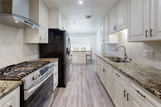 1817 Laura Lane, College Station, TX 77840