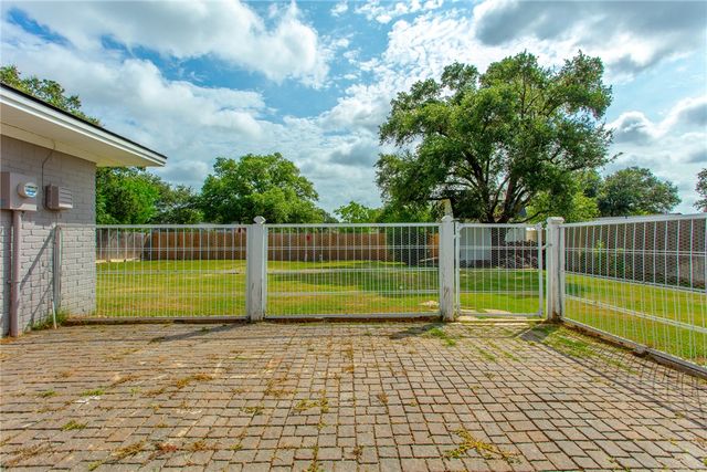 1817 Laura Lane, College Station, TX 77840