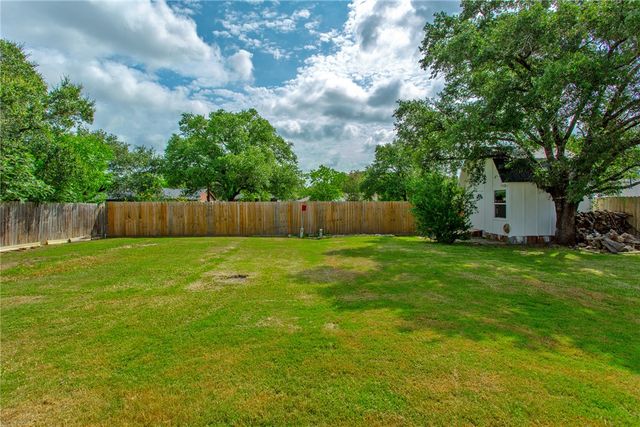 1817 Laura Lane, College Station, TX 77840