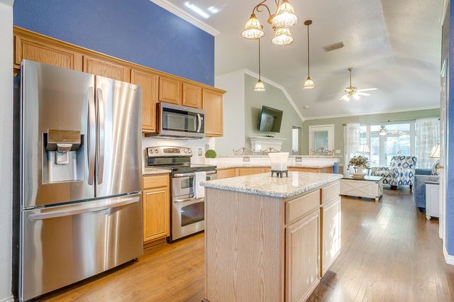108 Hollywood Boulevard, Euless, TX 76040