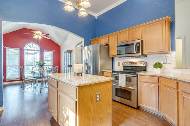 108 Hollywood Boulevard, Euless, TX 76040