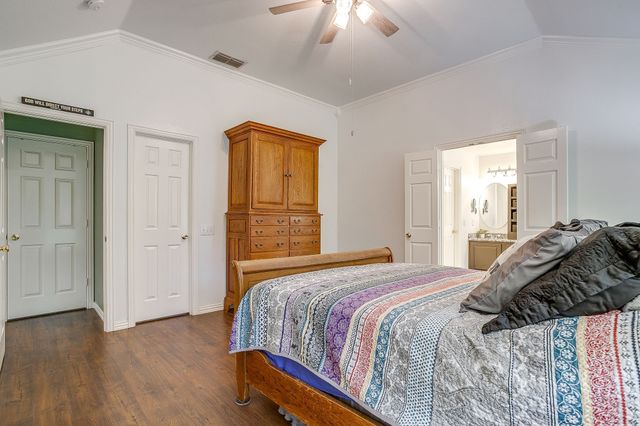108 Hollywood Boulevard, Euless, TX 76040