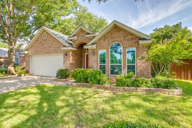 108 Hollywood Boulevard, Euless, TX 76040