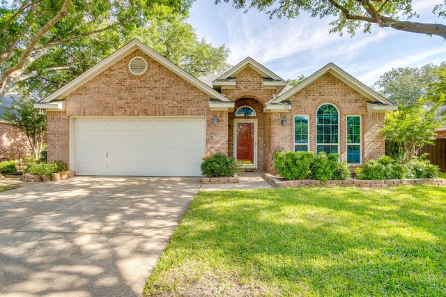 108 Hollywood Boulevard, Euless, TX 76040