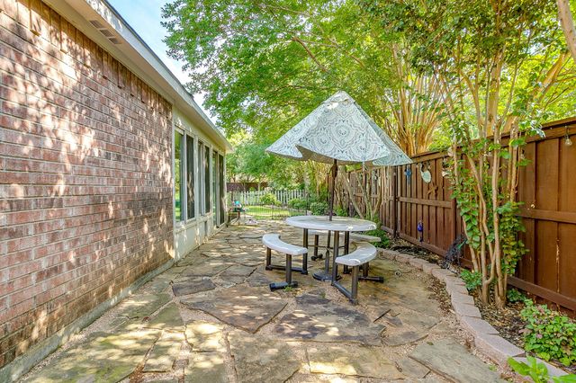 108 Hollywood Boulevard, Euless, TX 76040