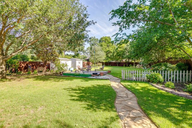 108 Hollywood Boulevard, Euless, TX 76040
