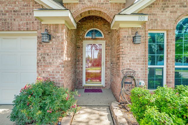108 Hollywood Boulevard, Euless, TX 76040