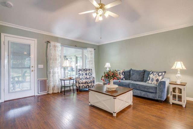 108 Hollywood Boulevard, Euless, TX 76040