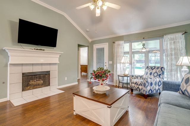 108 Hollywood Boulevard, Euless, TX 76040