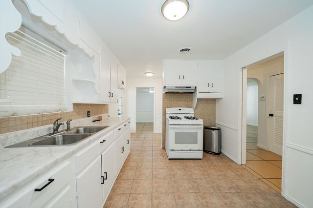 1802 Las Cruces Lane, Dallas, TX 75217