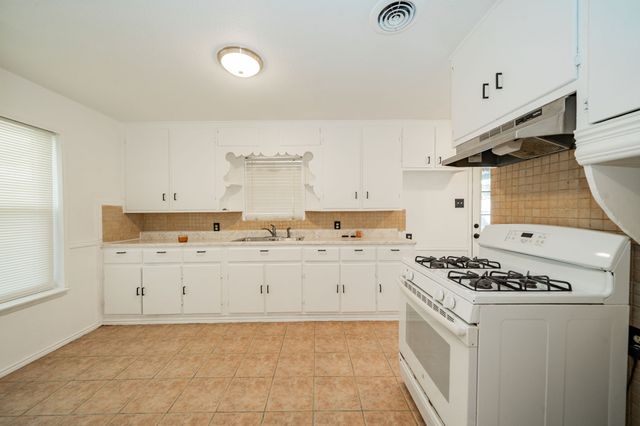 1802 Las Cruces Lane, Dallas, TX 75217