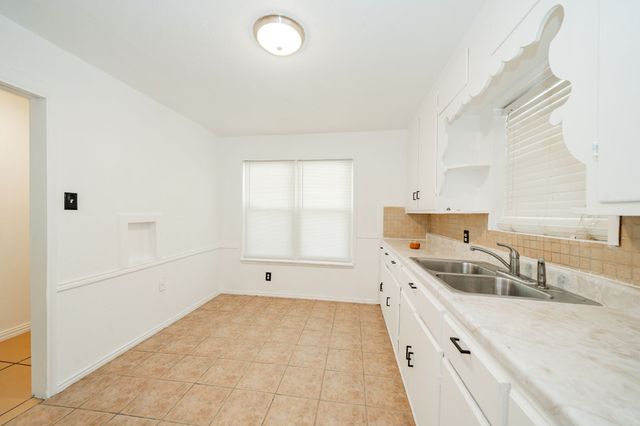 1802 Las Cruces Lane, Dallas, TX 75217