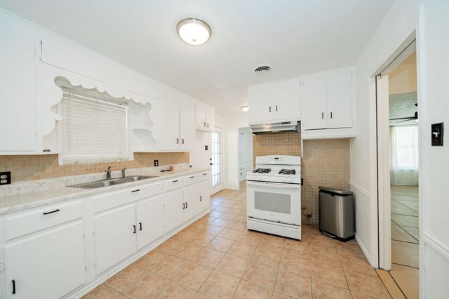 1802 Las Cruces Lane, Dallas, TX 75217