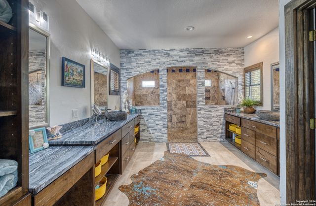 1023 MARIPOSA AVE, Concan, TX 78838