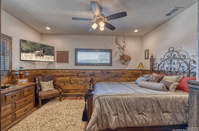 1023 MARIPOSA AVE, Concan, TX 78838